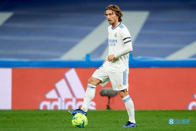 永远的科皇！拜仁在对阵圣保利赛前为科曼补办告别仪式