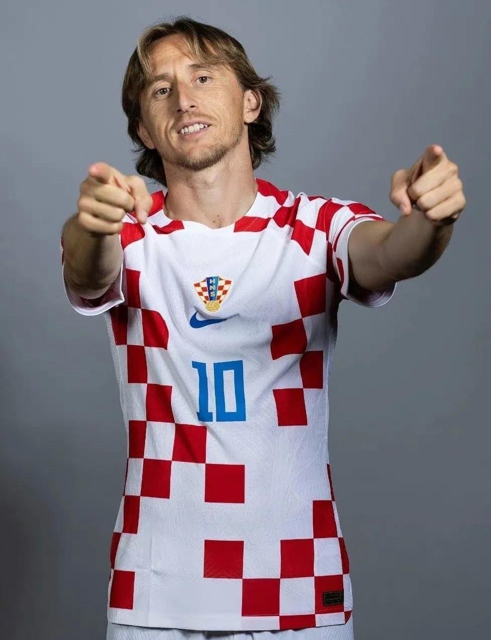 卡拉格：维尔茨本场数据相当亮眼，他的踢法、位置像德布劳内